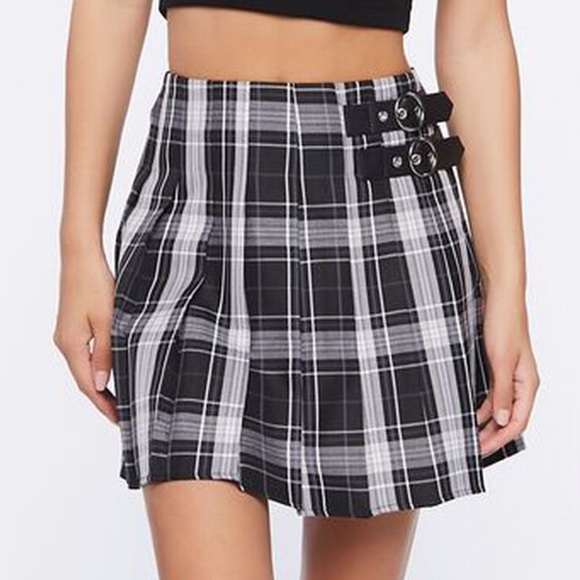 NWT Forever 21 School Girl Dual-Buckle Pleated Plaid Mini Skirt Women’s Size L - Picture 1 of 9